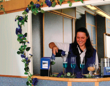 Classic Courier Sekt im Barwagen
Foto: DNV-Tours