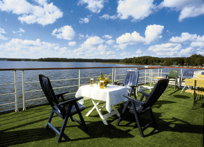 Tisch auf dem Sonnendeck der MS Classic Lady Foto: DNV-Tours