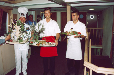 Regionale Spezialitäten auf der Classic Lady Foto: DNV-Tours