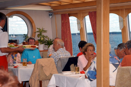 Panoramarestaurant mit Gästen Foto: DNV-Tours