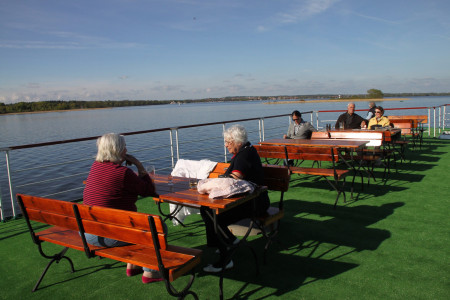 Auf dem Sonnendeck der MS Classic Lady Foto: DNV-Tours