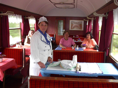 Piroggen-Workshop im Zug auf der Fahrt nach Masuren Foto: DNV-Tours